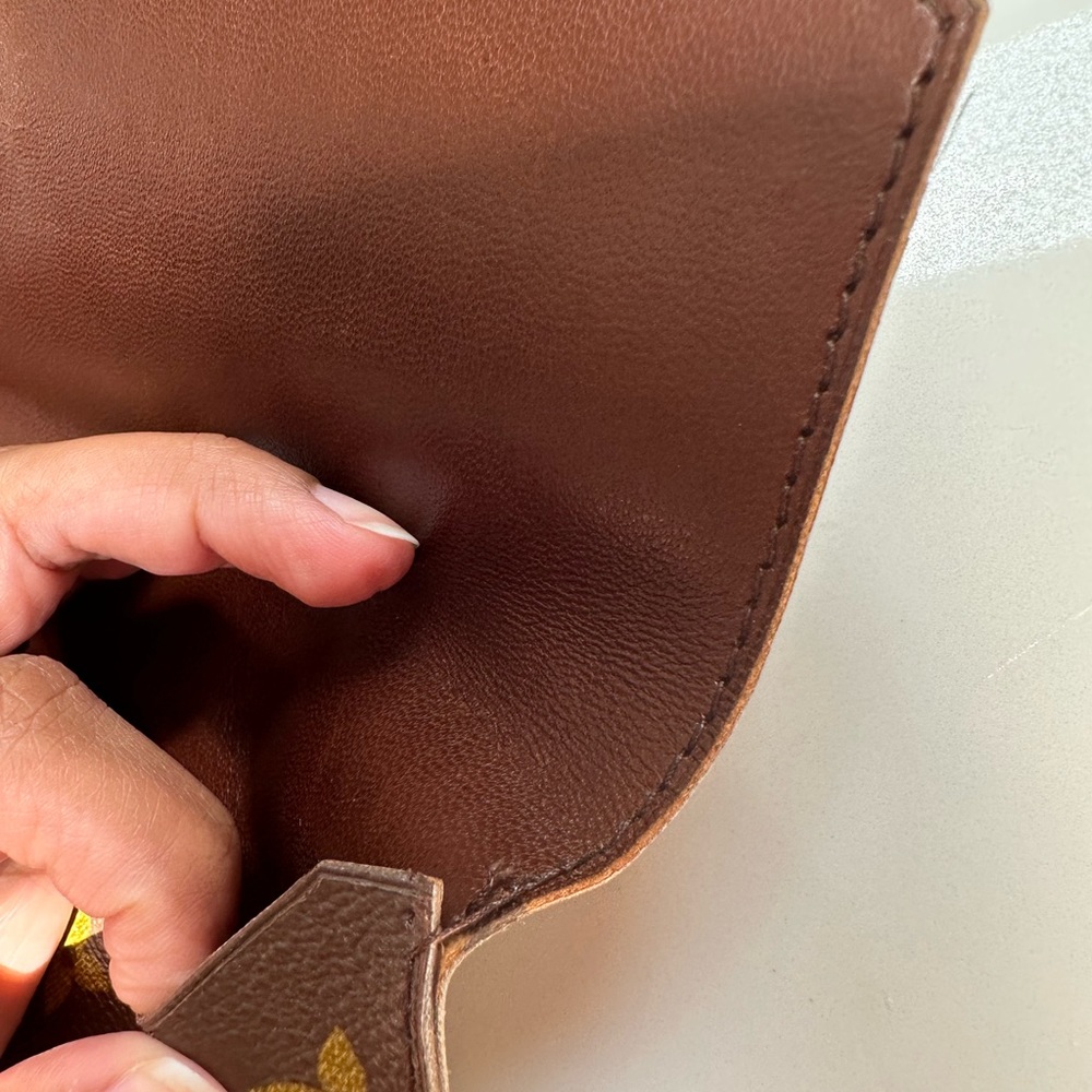 *SOLD*  Louis Vuitton Vintage Envelope Document or IPad Holder - Picture 14 of 16